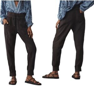 Anthropologie’s Women's Black Jogger Pants